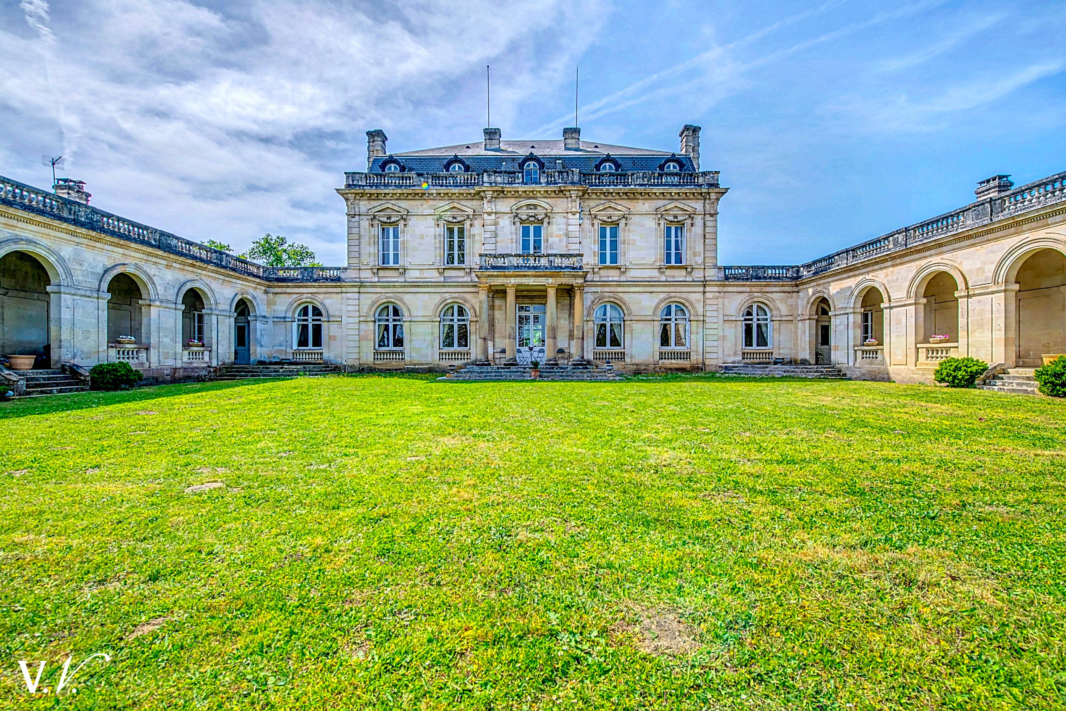 Bien de Prestige à CADAUJAC, 20 pièces à 1 590 000 €