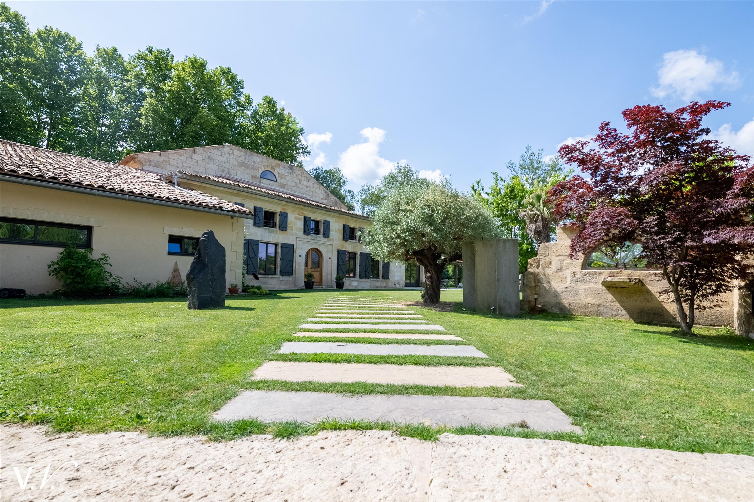 Bien de Prestige à FRONSAC, 18 pièces à 1 399 000 €