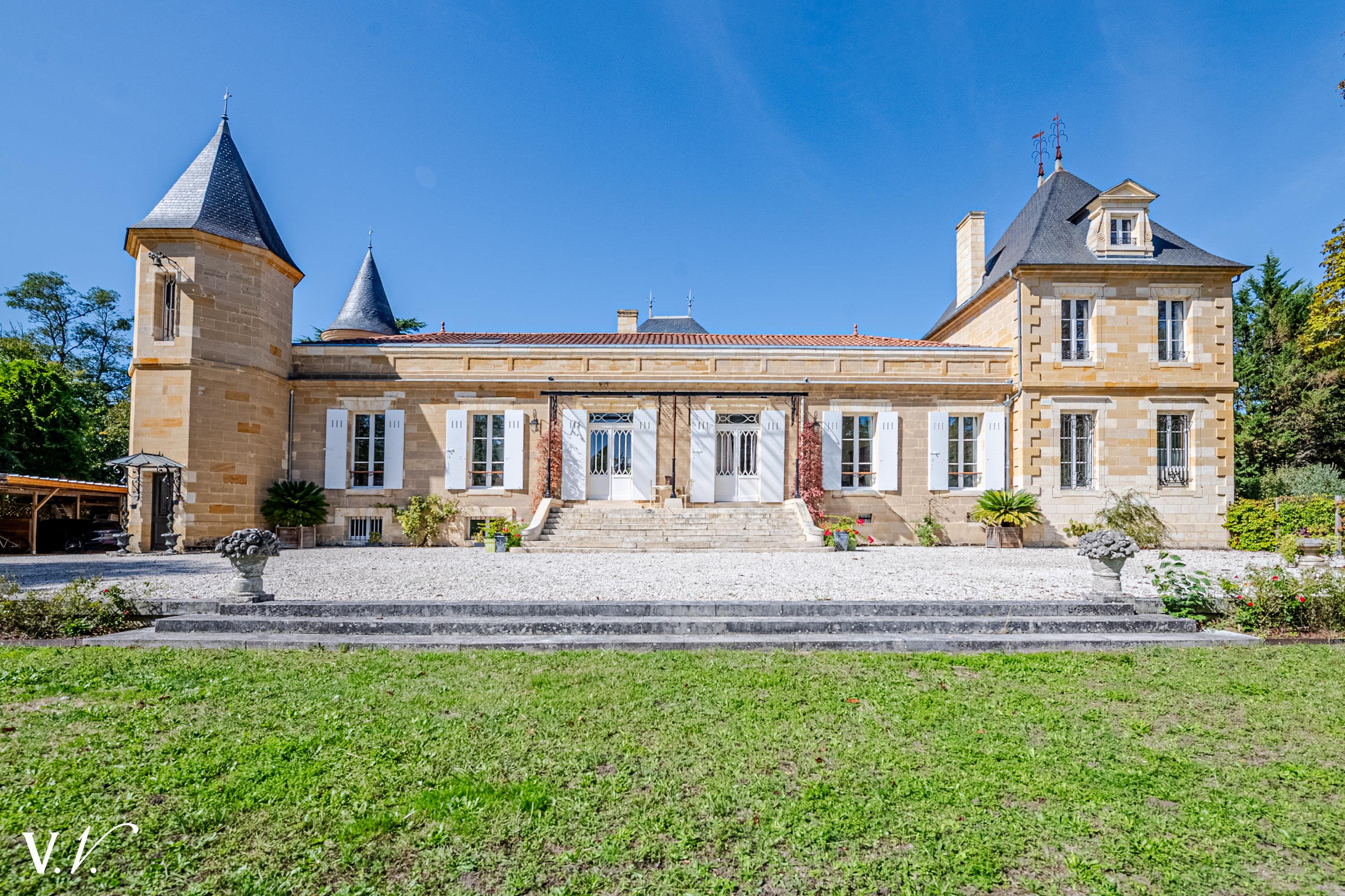 Bien de Prestige à LEOGNAN, 12 pièces à 3 590 000 €