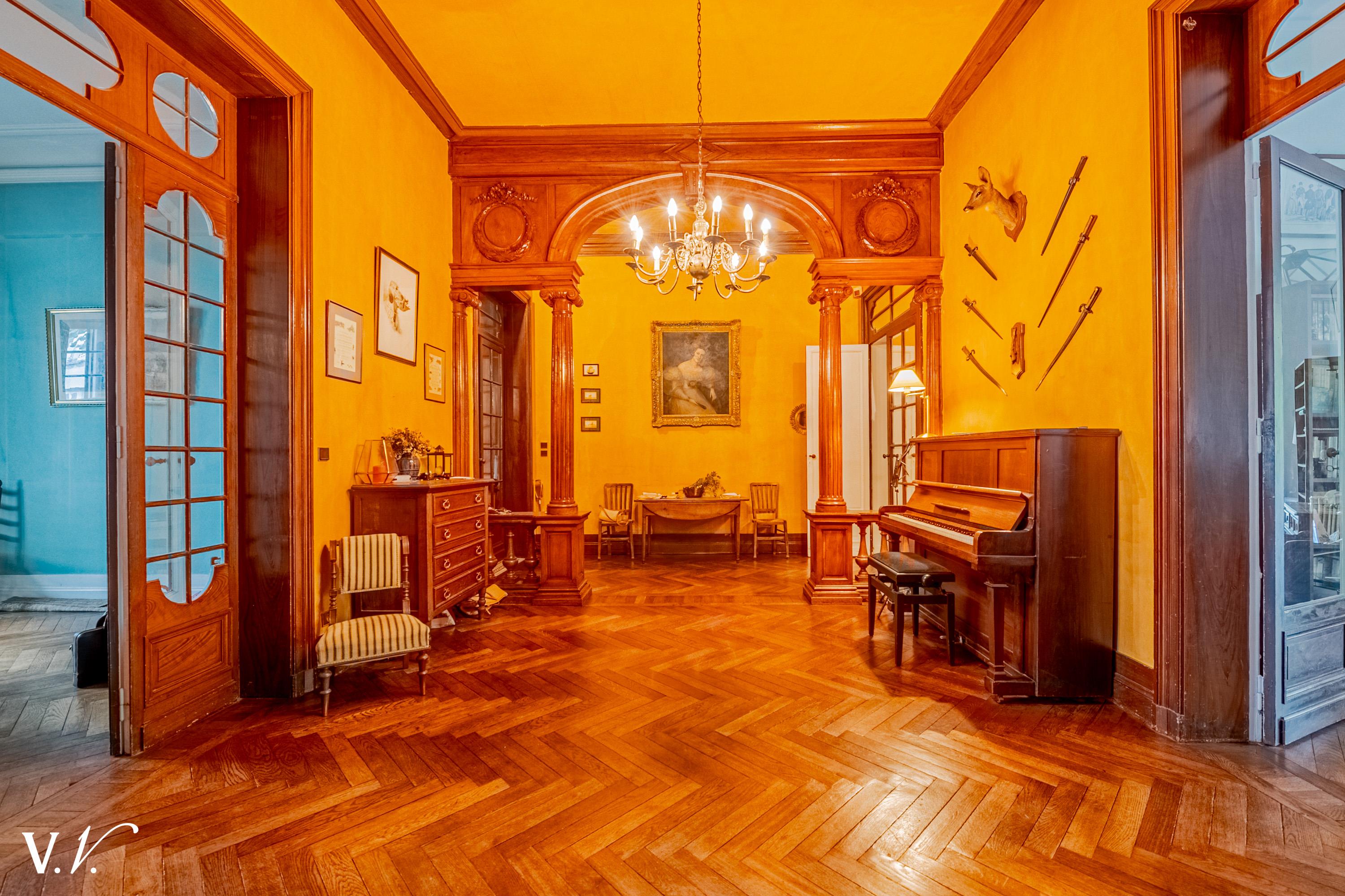 Bien de Prestige à BORDEAUX, 10 pièces à 1 460 000 €