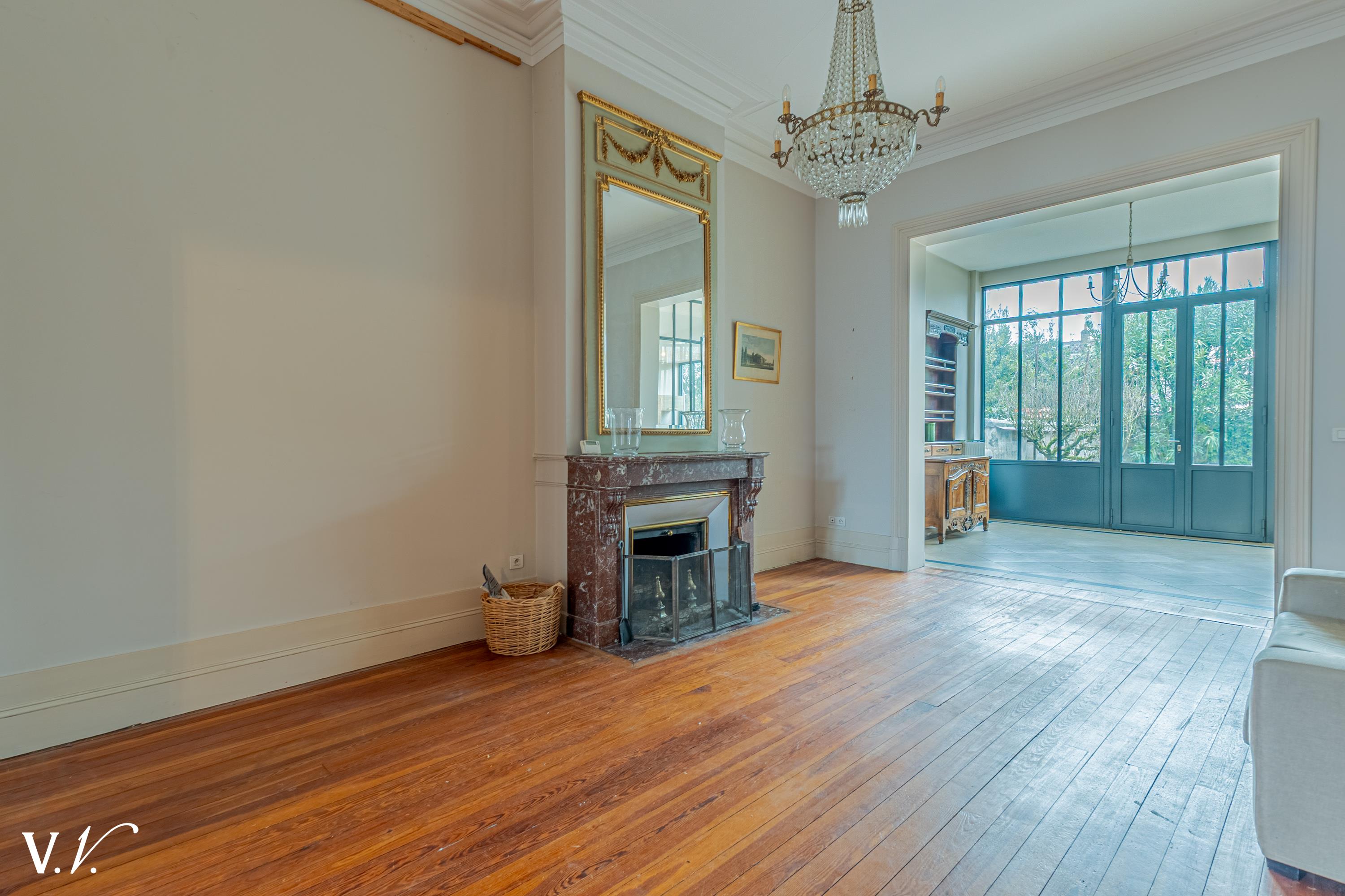 Bien de Prestige à BORDEAUX, 10 pièces à 1 460 000 €