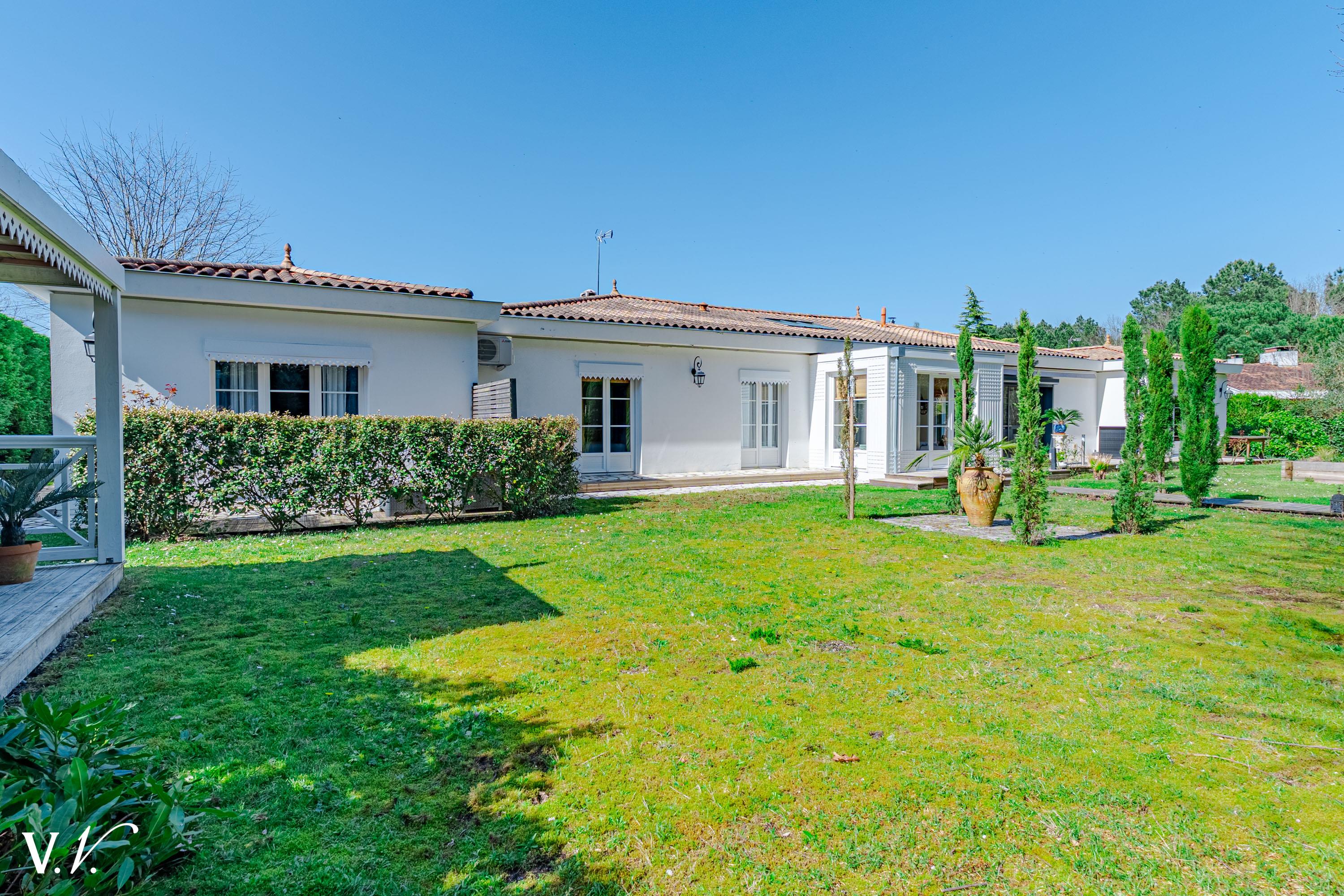 Bien de Prestige à MERIGNAC, 10 pièces à 1 567 500 €