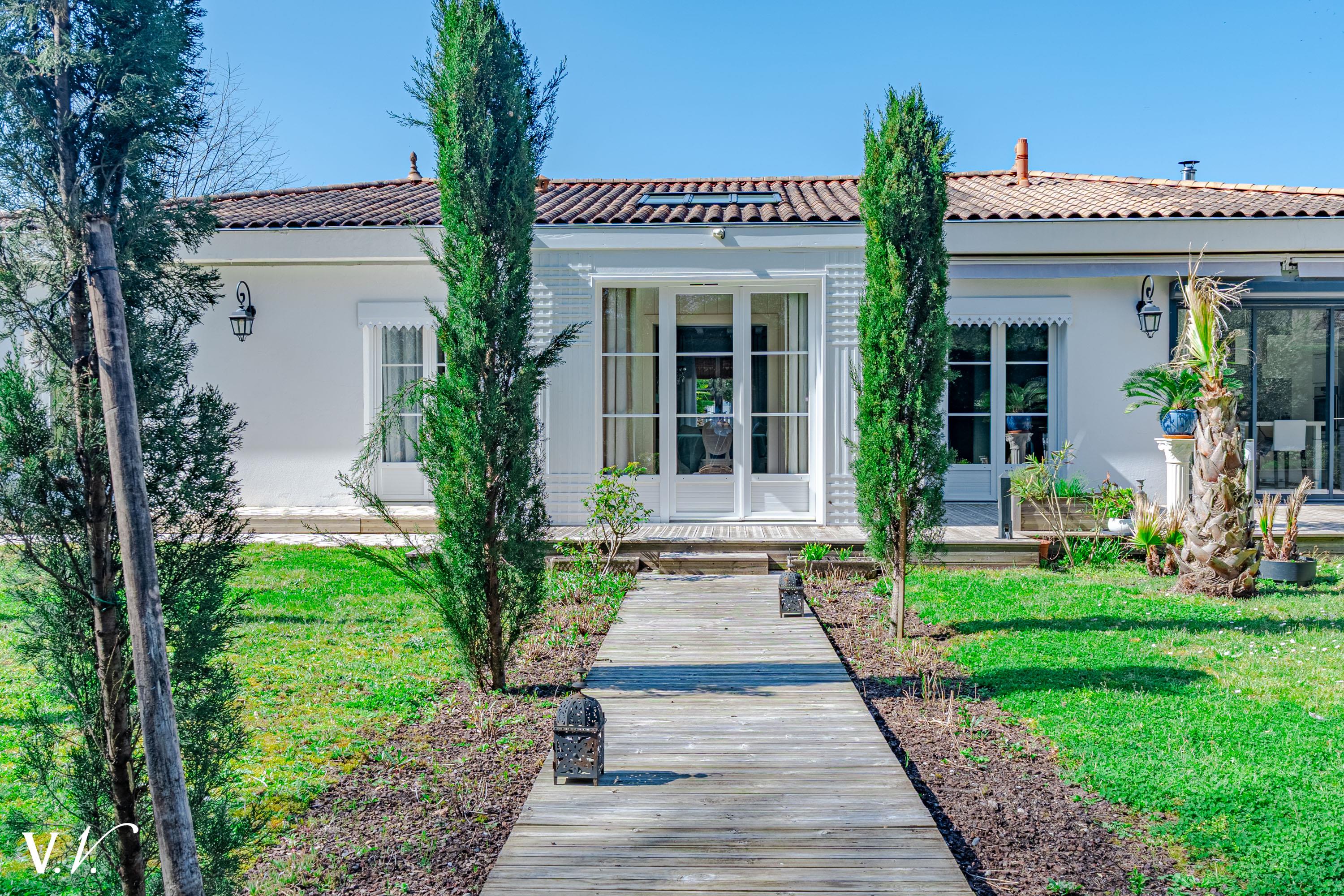 Bien de Prestige à MERIGNAC, 10 pièces à 1 567 500 €