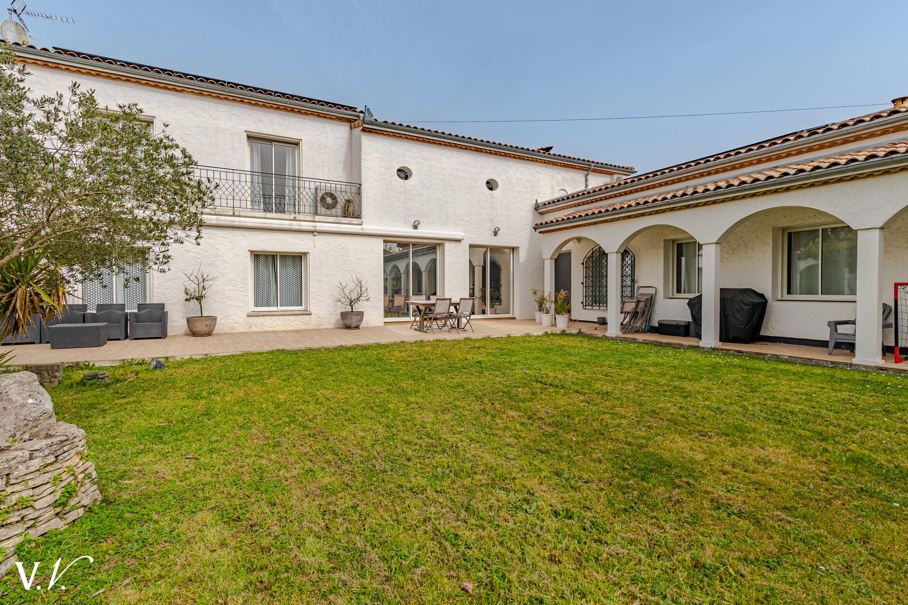 Bien de Prestige à MERIGNAC, 8 pièces à 1 135 000 €