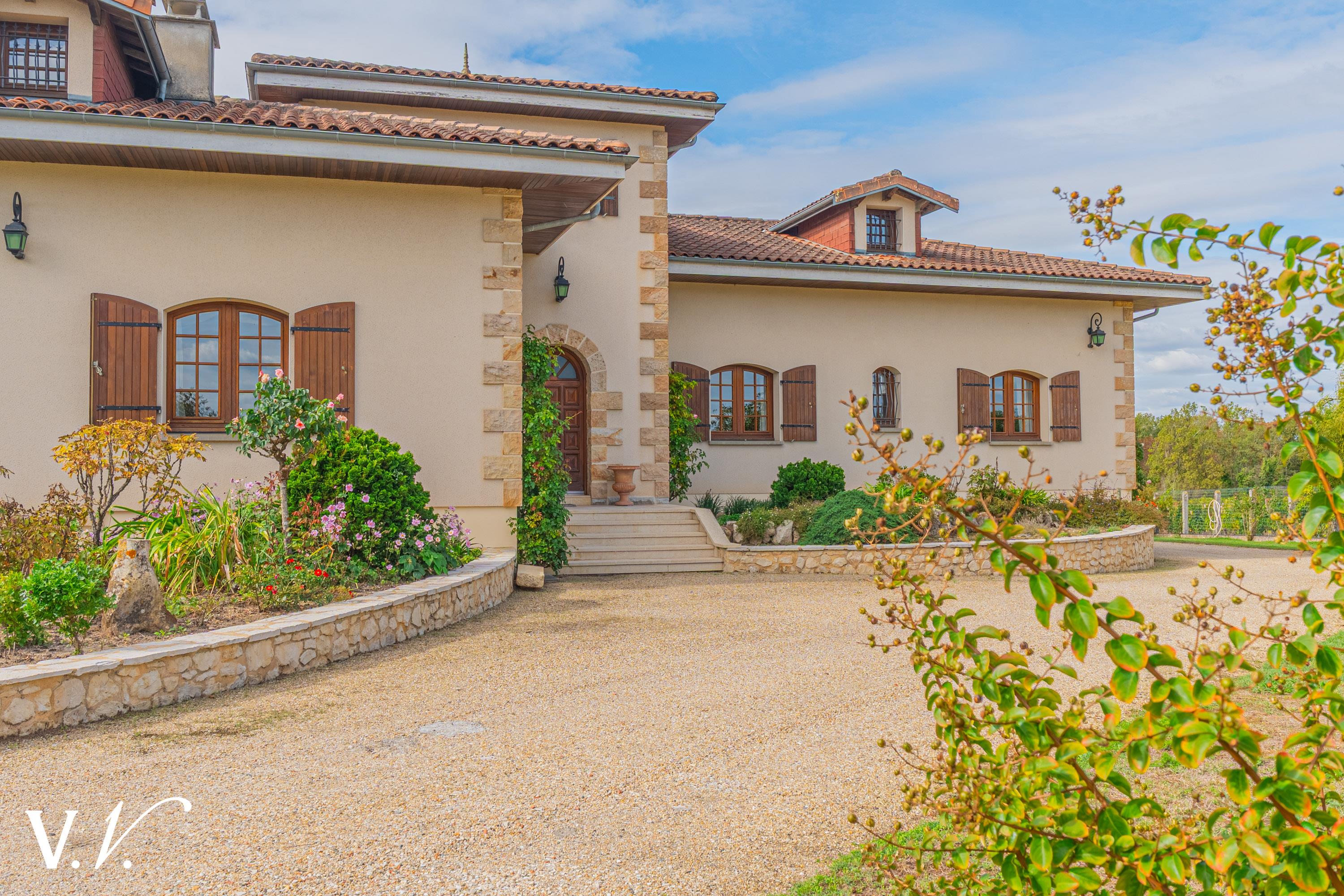 Bien de Prestige à YVRAC, 6 pièces à 1 149 500 €