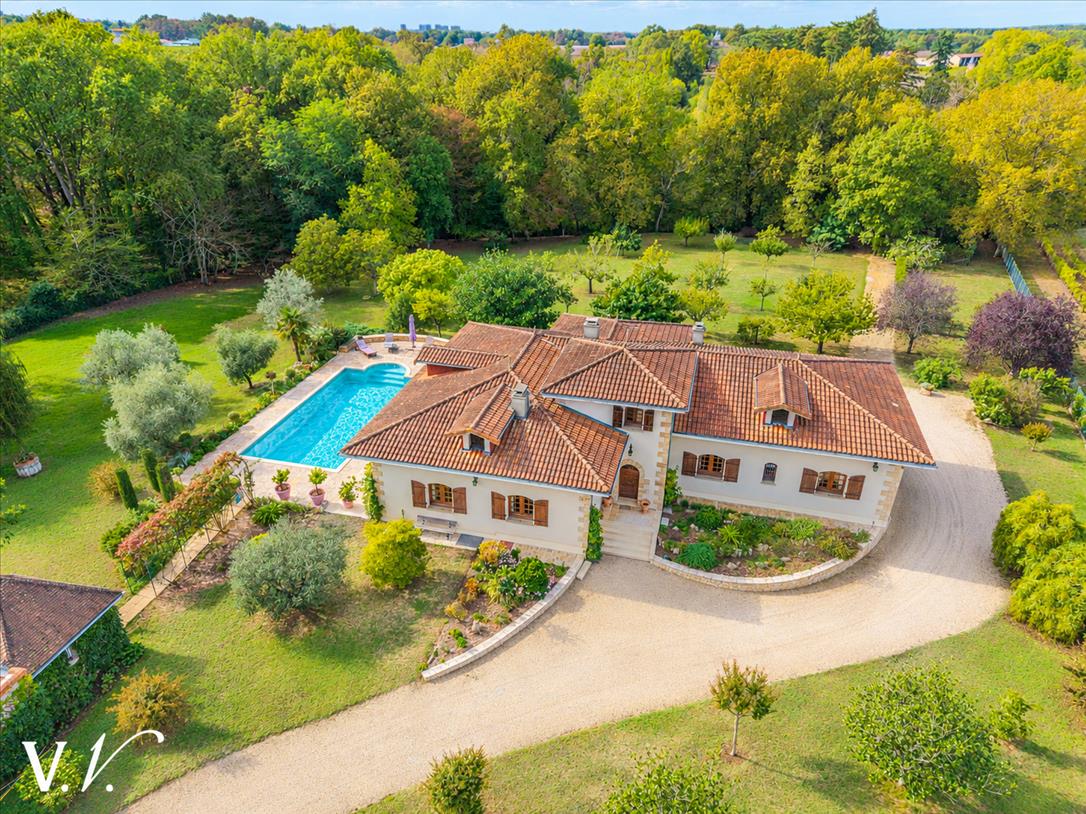 Bien de Prestige à YVRAC, 6 pièces à 1 149 500 €