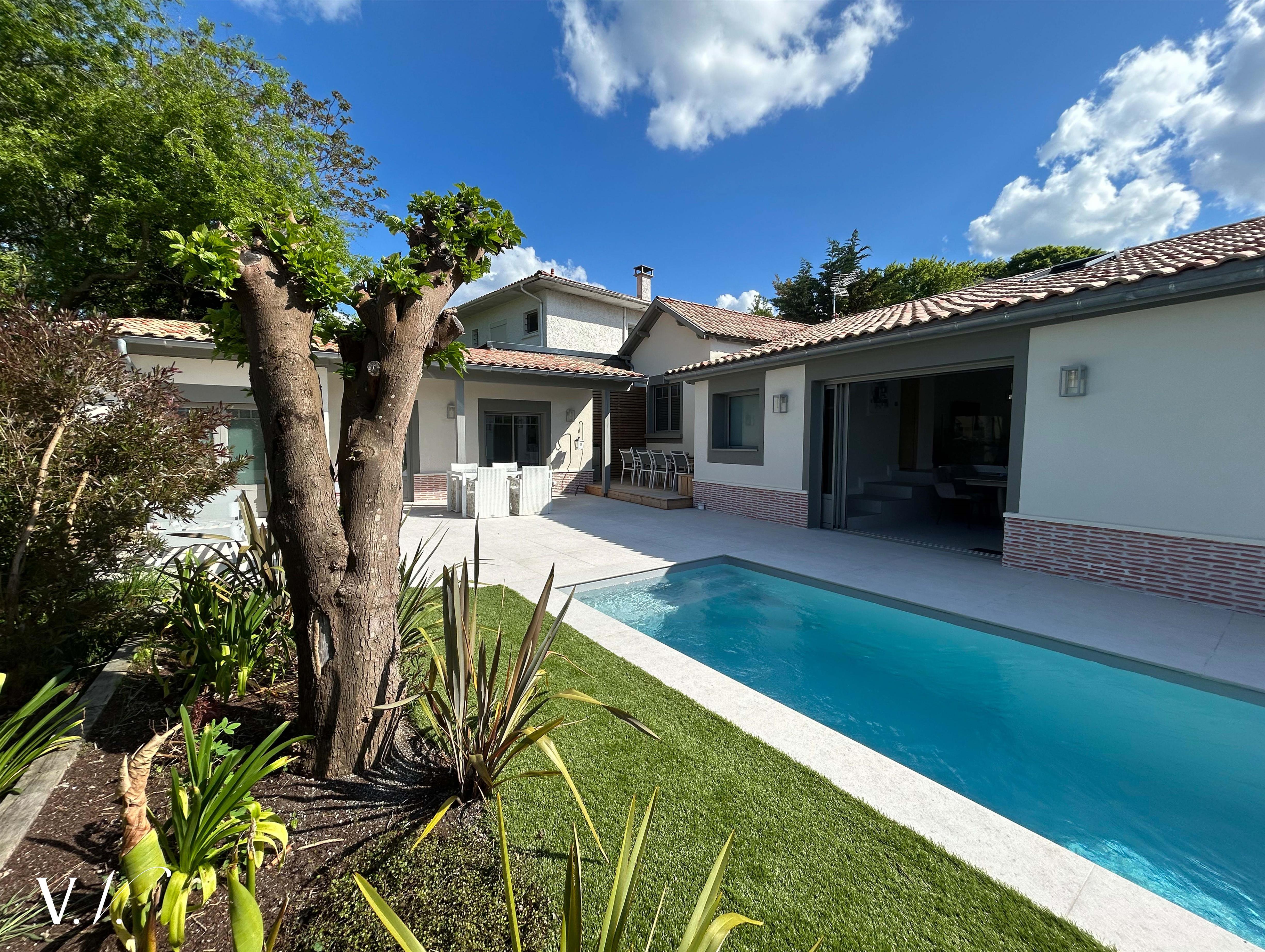Bien de Prestige à , 5 pièces à 1 595 000 €