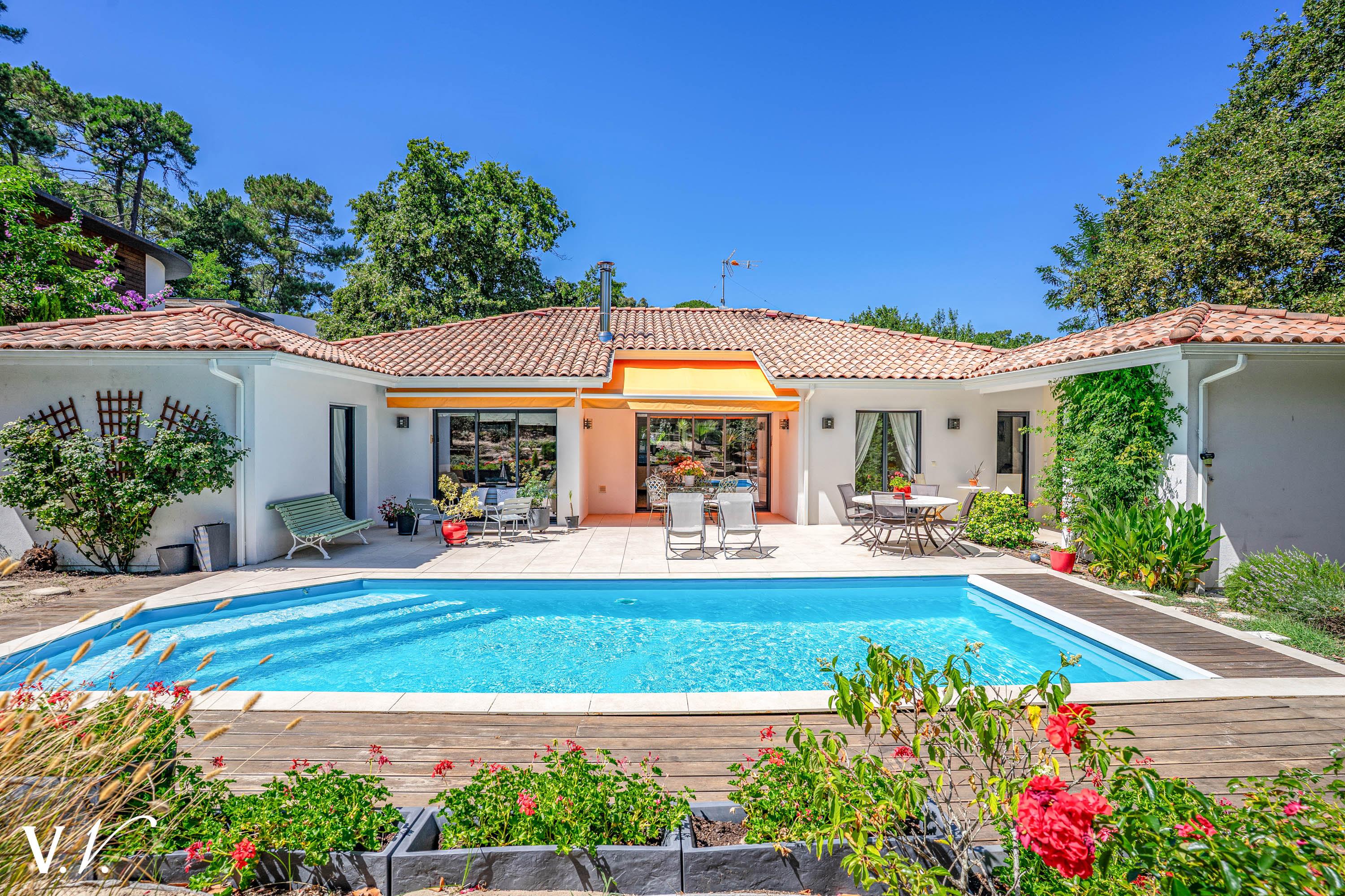Bien de Prestige à , 5 pièces à 2 090 000 €