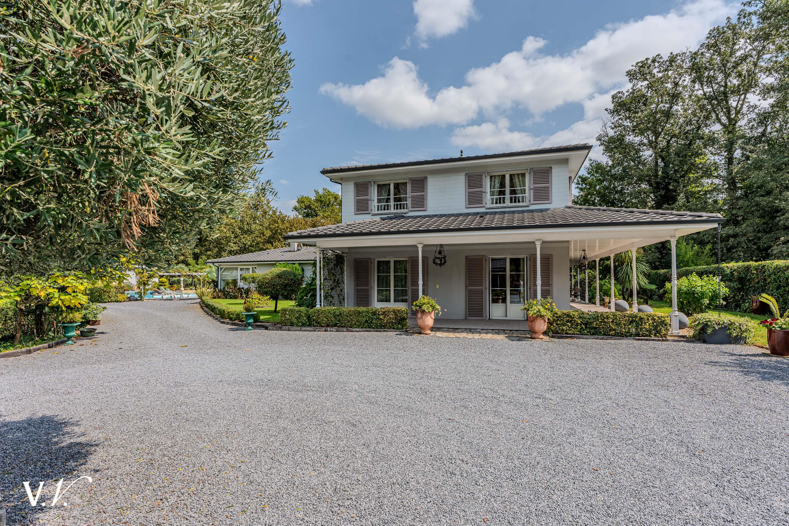 Bien de Prestige à Salles, 8 pièces à 1 358 000 €
