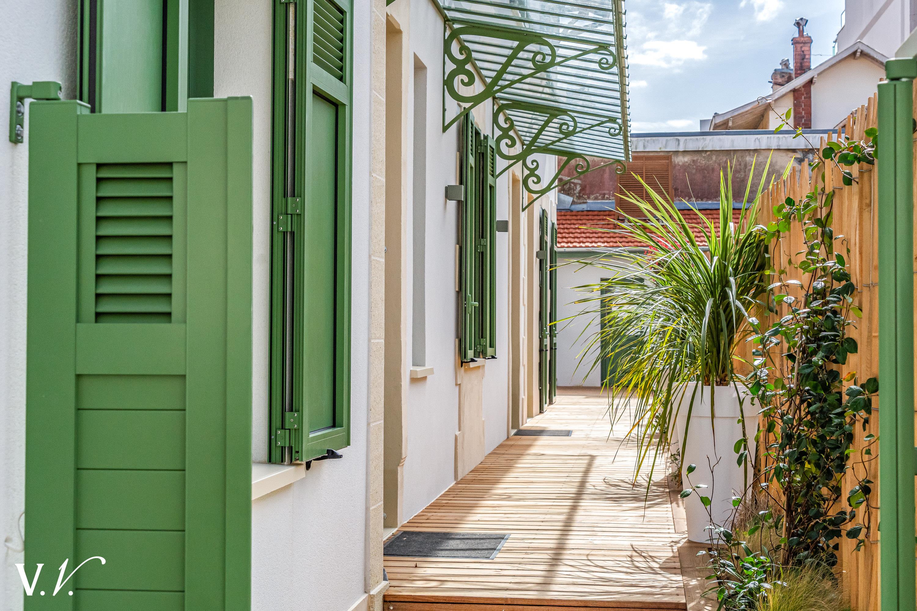 Bien de Prestige à , 5 pièces à 1 410 000 €