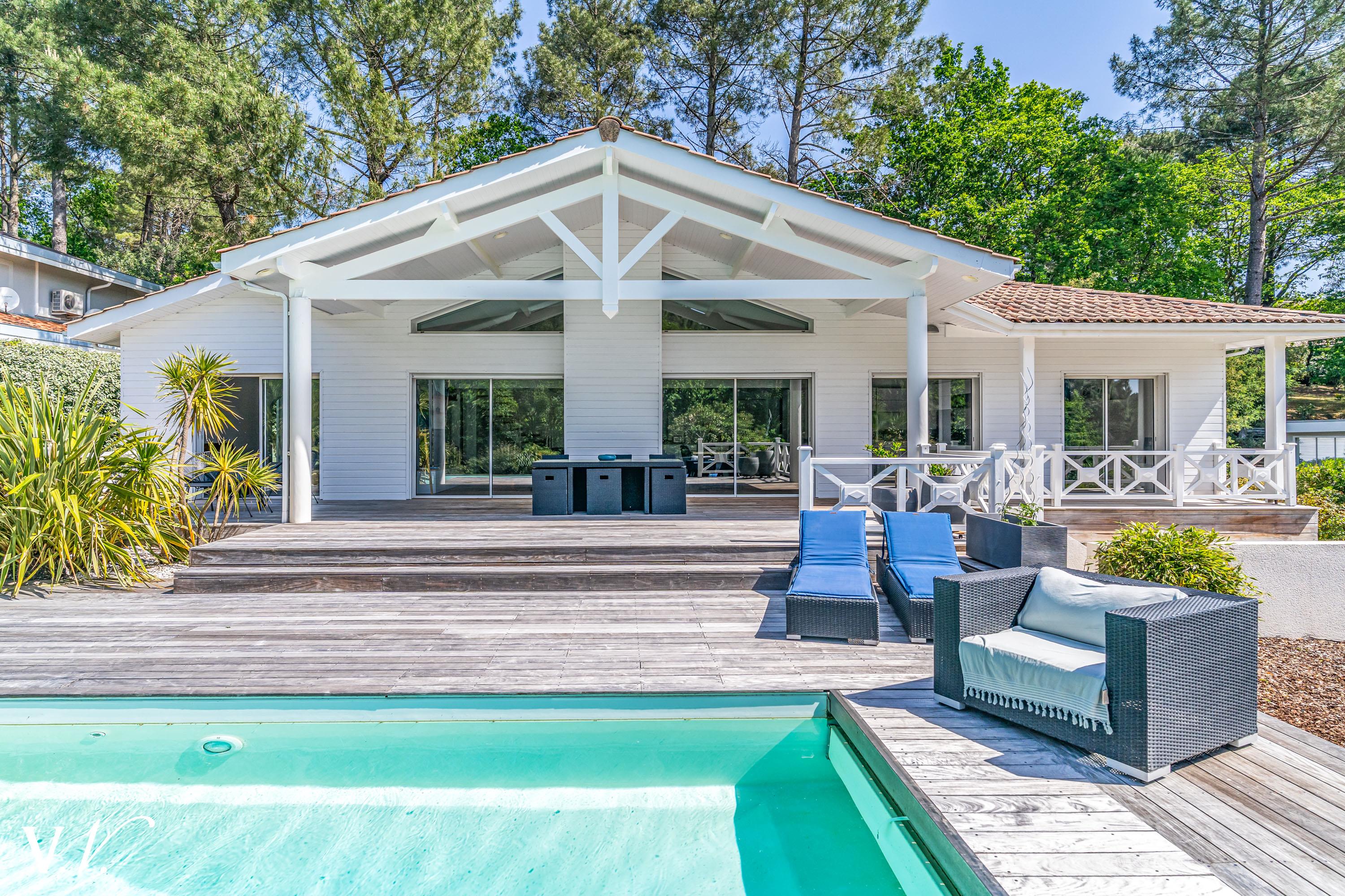 Bien de Prestige à LA TESTE DE BUCH, 8 pièces à 1 595 000 €