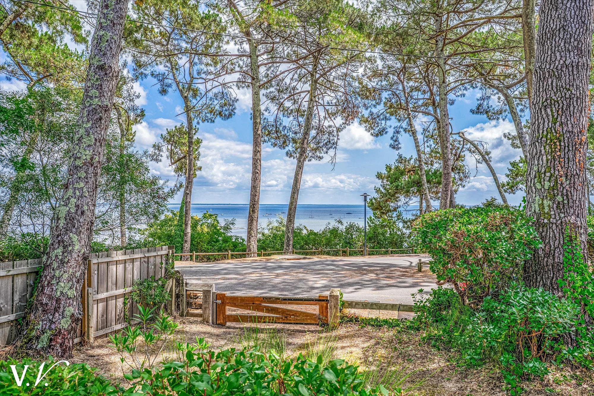 Bien de Prestige à LEGE CAP FERRET, 6 pièces à 2 612 500 €