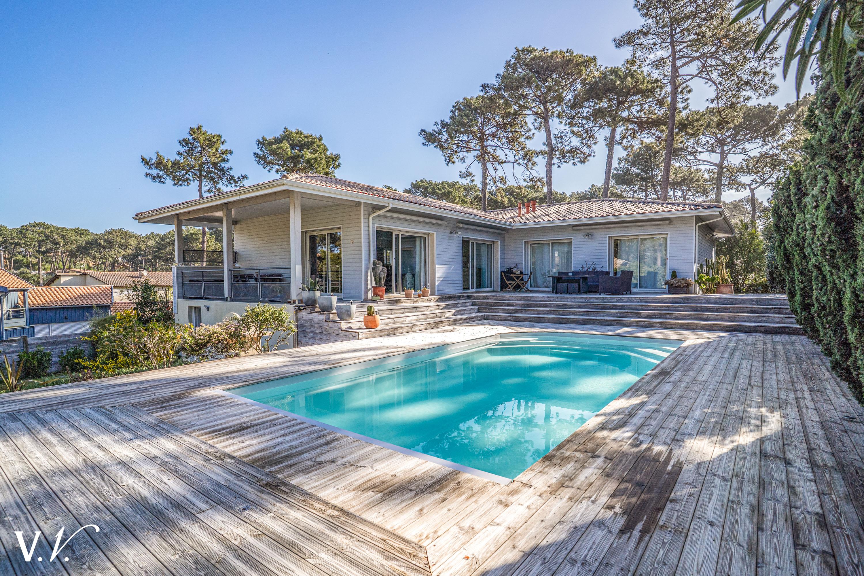 Bien de Prestige à LEGE CAP FERRET, 7 pièces à  €