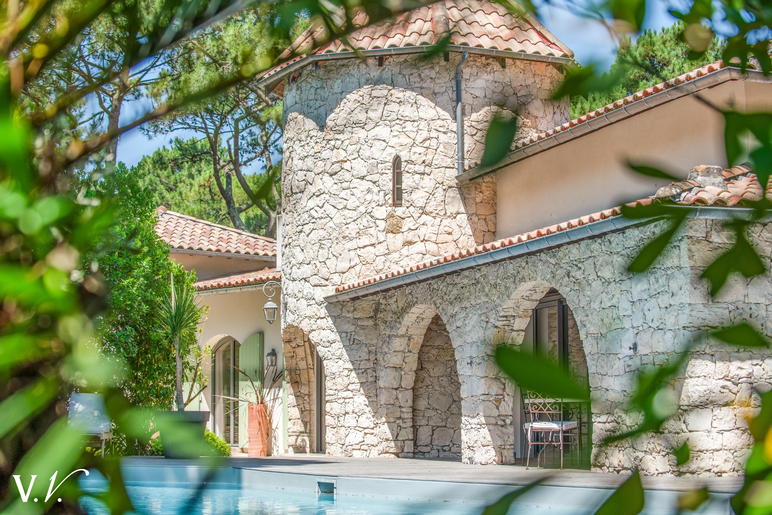 Bien de Prestige à LEGE CAP FERRET, 8 pièces à 2 573 125 €