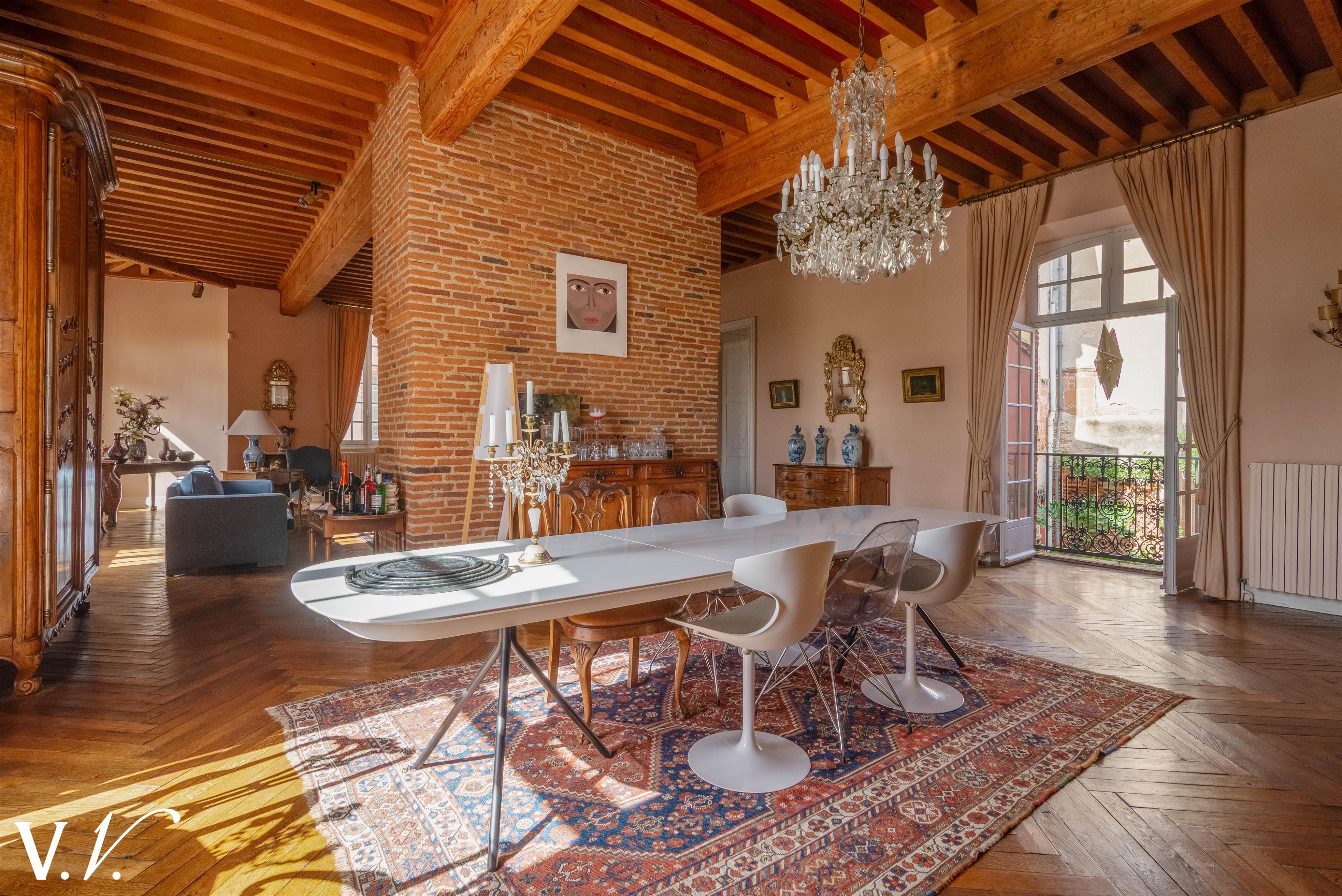 Bien de Prestige à MURET, 11 pièces à 1 045 000 €