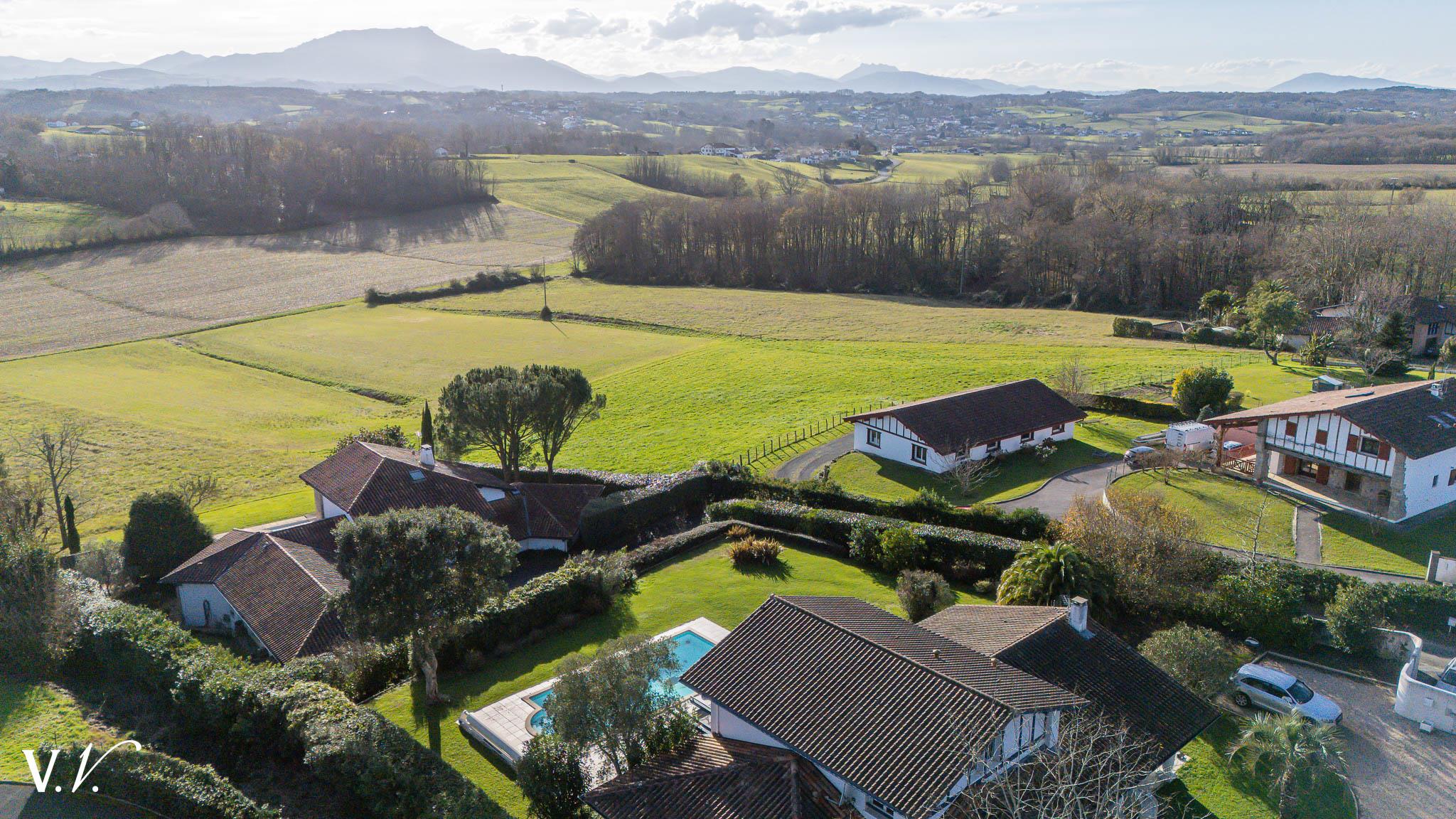 Bien de Prestige à ARBONNE, 7 pièces à 1 499 575 €