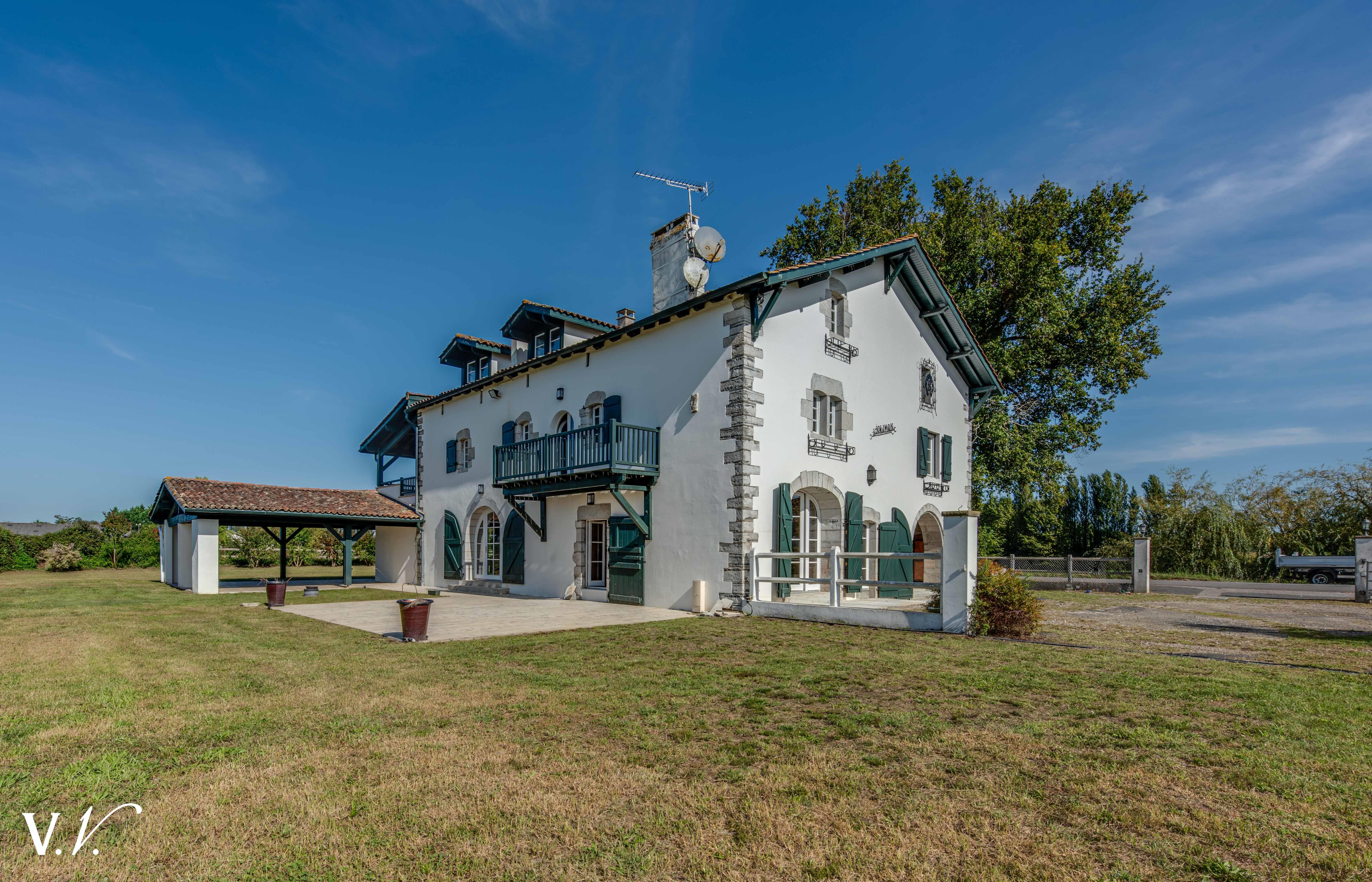 Bien de Prestige à SAMES, 10 pièces à 1 190 000 €