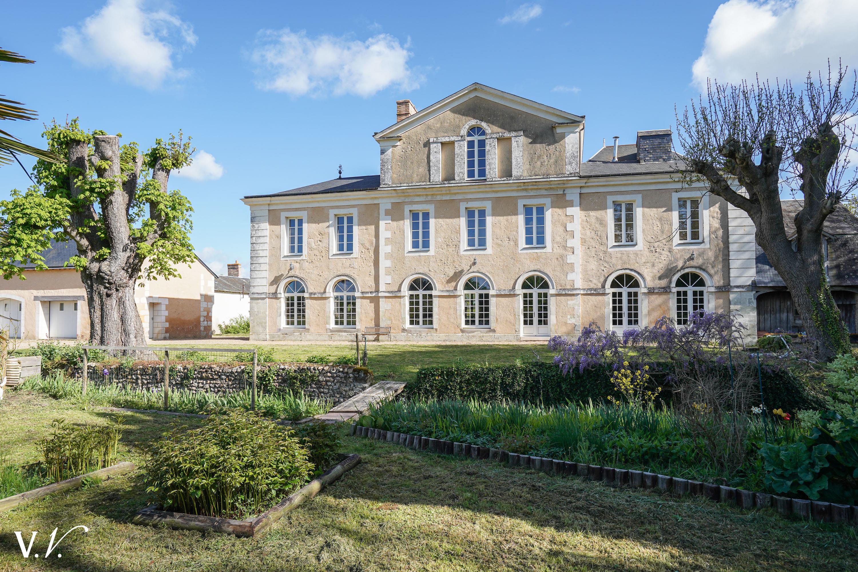 Bien de Prestige à Hors Secteur Agence, 12 pièces à 892 500 €