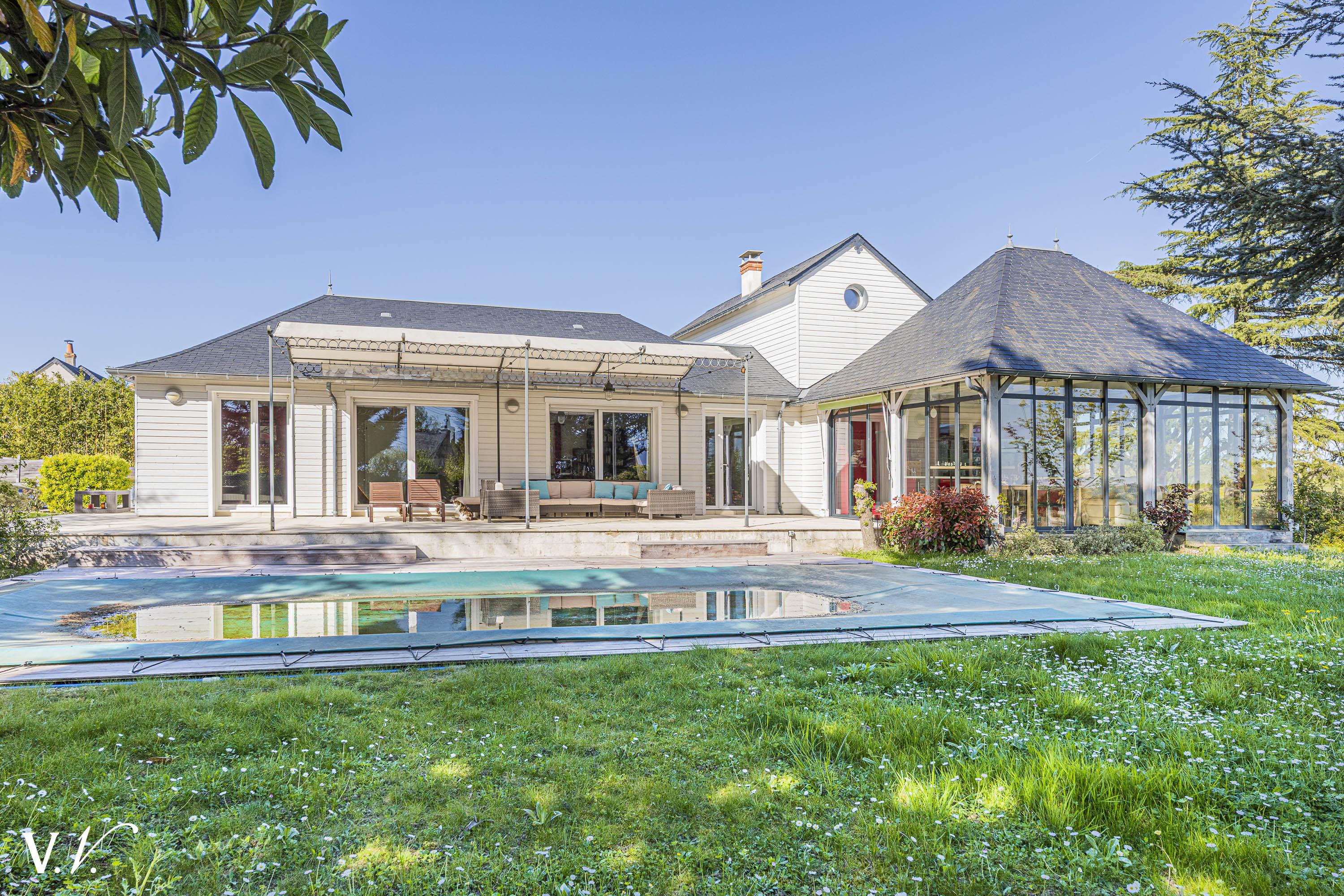 Bien de Prestige à VOUVRAY, 6 pièces à 706 850 €
