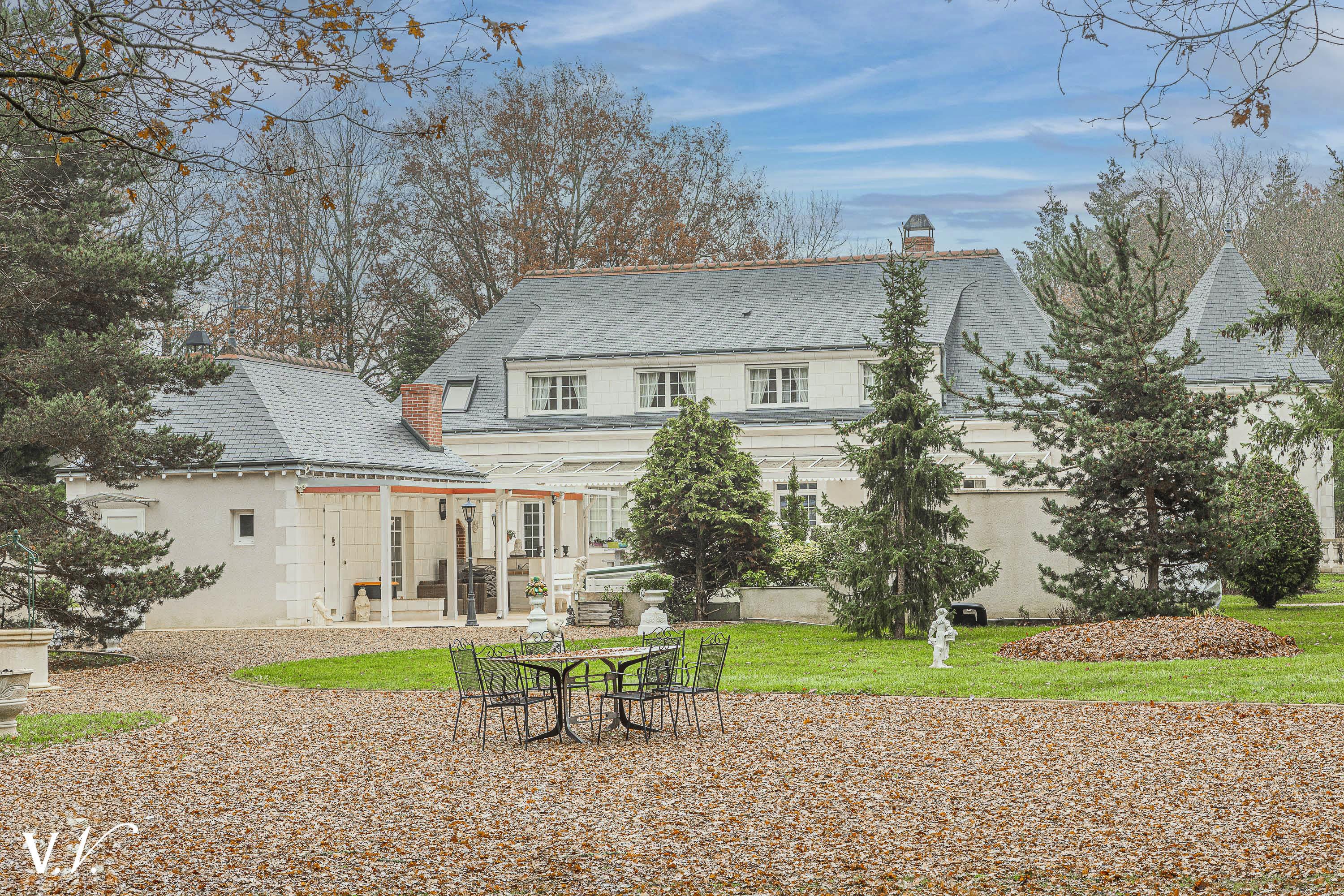 Bien de Prestige à CHAMBRAY LES TOURS, 8 pièces à 999 600 €