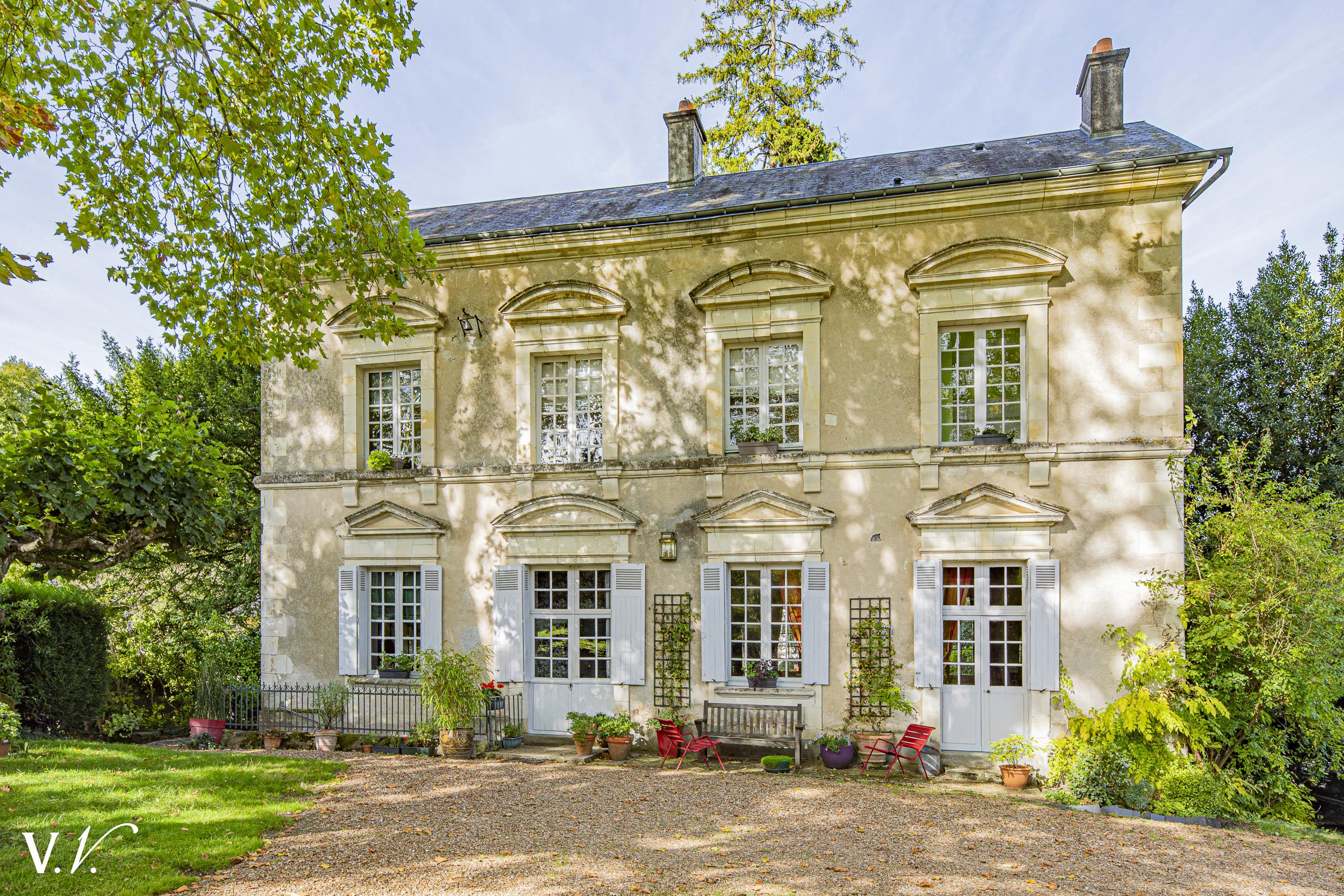 Bien de Prestige à VILLAINES LES ROCHERS, 11 pièces à 580 000 €